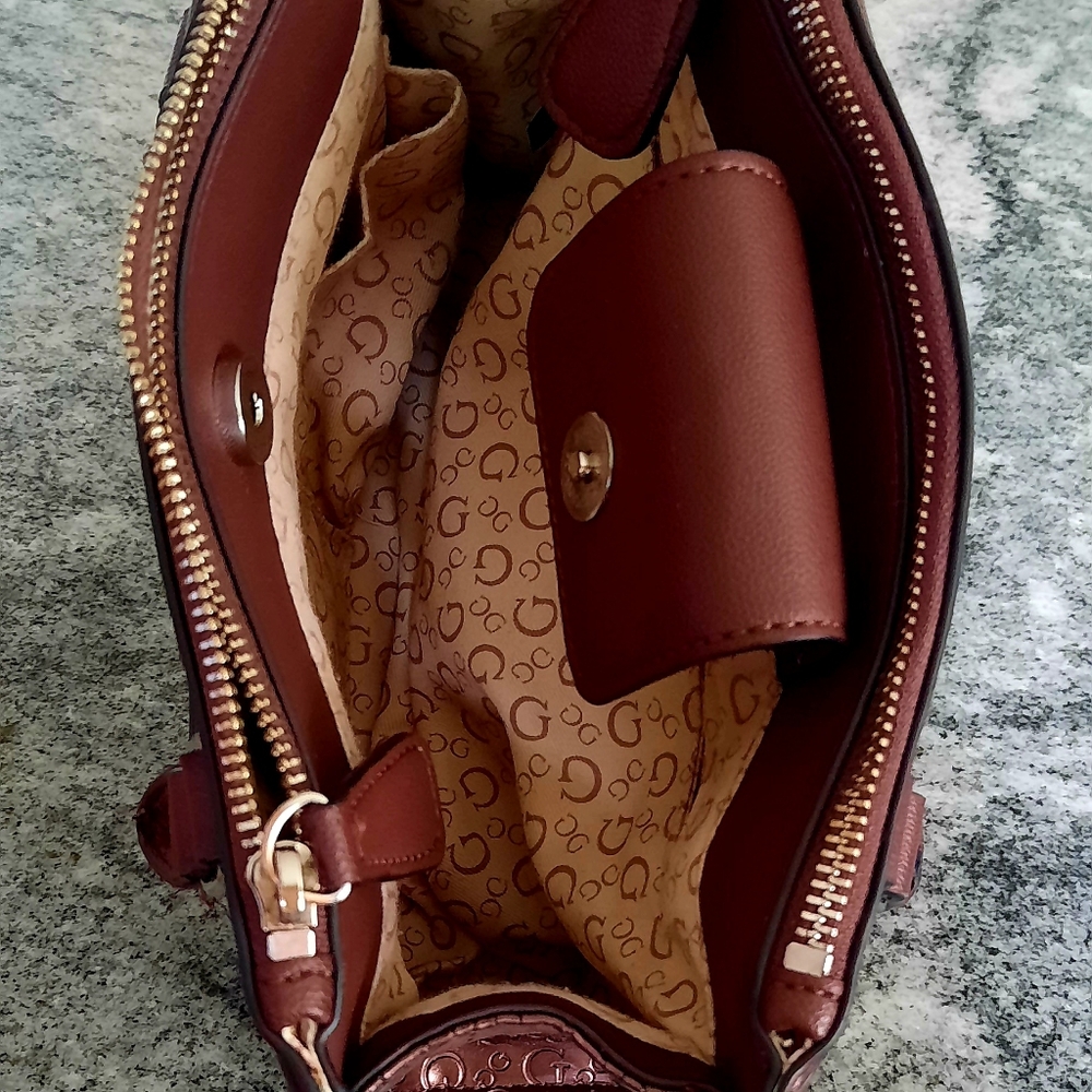 GUESS WOMEN'S SATCHEL - Picture 4 of 7